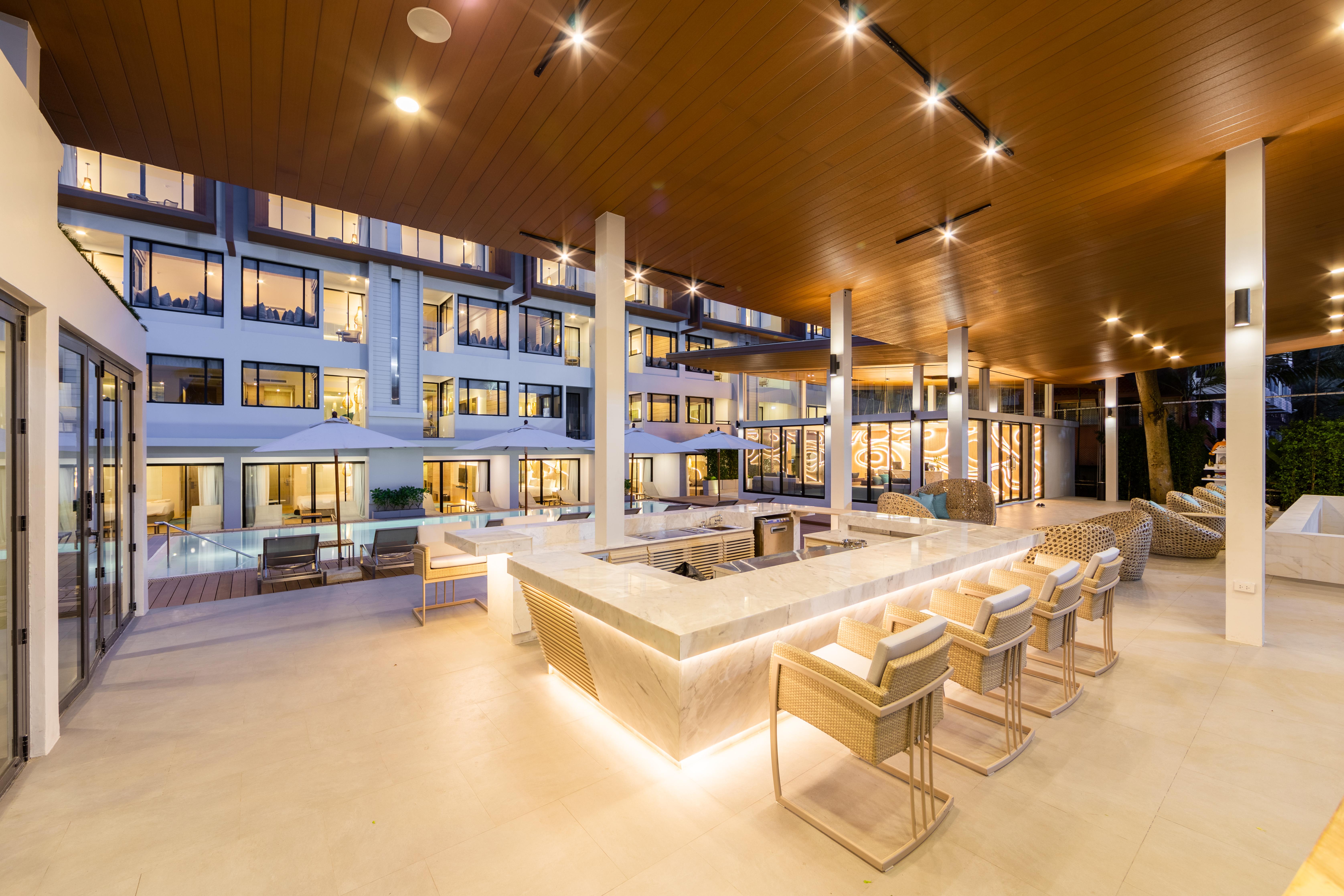 Liv Hotel Phuket Patong Beachfront Ngoại thất bức ảnh
