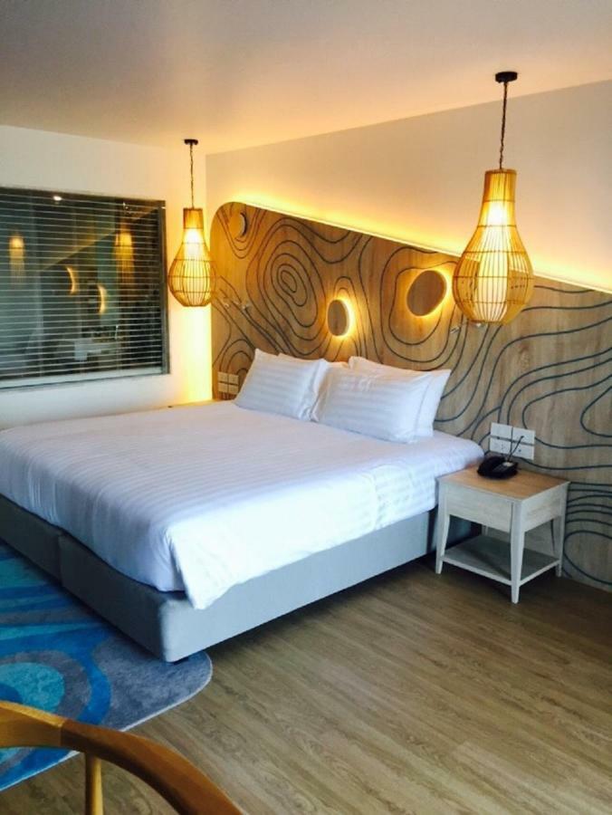 Liv Hotel Phuket Patong Beachfront Ngoại thất bức ảnh